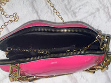 Cargar imagen en el visor de la galería, Lips Clutch
