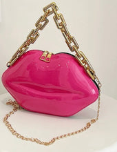 Cargar imagen en el visor de la galería, Lips Clutch
